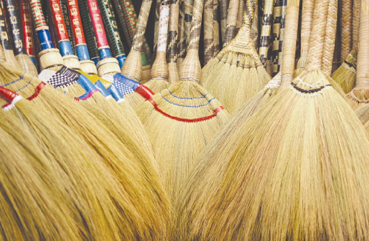 wallis filipino broom