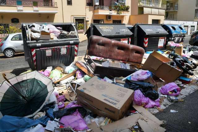 Garbage clipart dirty city. Disgusting dumpsters rome crisis