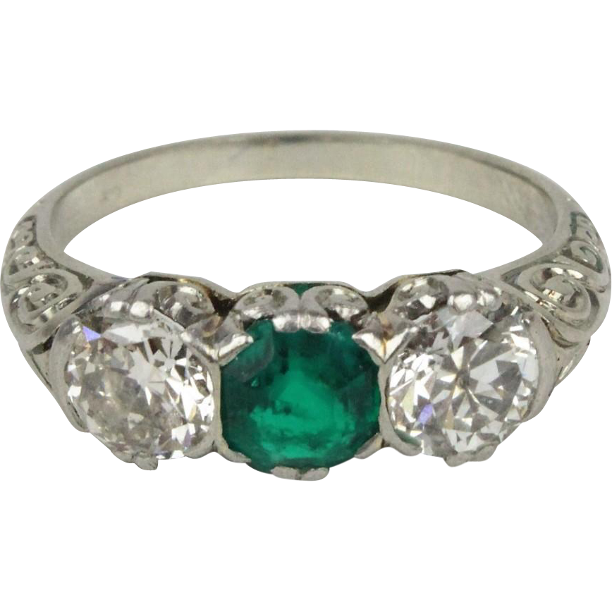 Oval emerald stone