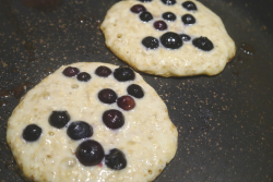 OAT, BANANA AND BLUEBERRY PANCAKES -