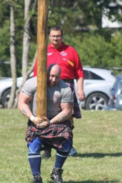 Highland Games 2011 we MUST HAVE A CONTEST lift something heavy ...