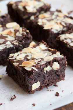Dark Chocolate Brownie with Almond Slices Topping — Steemit