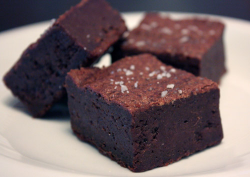 Simple Fudge Brownies - Recipegreat.com