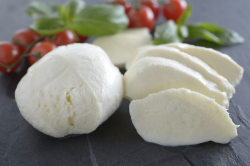 Fresh Mozzarella vs Low-moisture Mozzarella — Fall In Love With Cheese