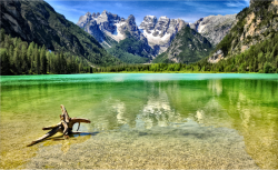 Clipart - Beautiful Lake And Mountains