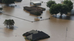 Oklahoma neighborhoods prepare to evacuate as flooding tests ...