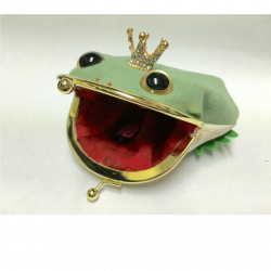 FROG PURSE on The Hunt